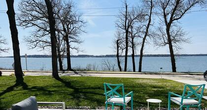 Newly remodeled Mid-Century Modern with a view!