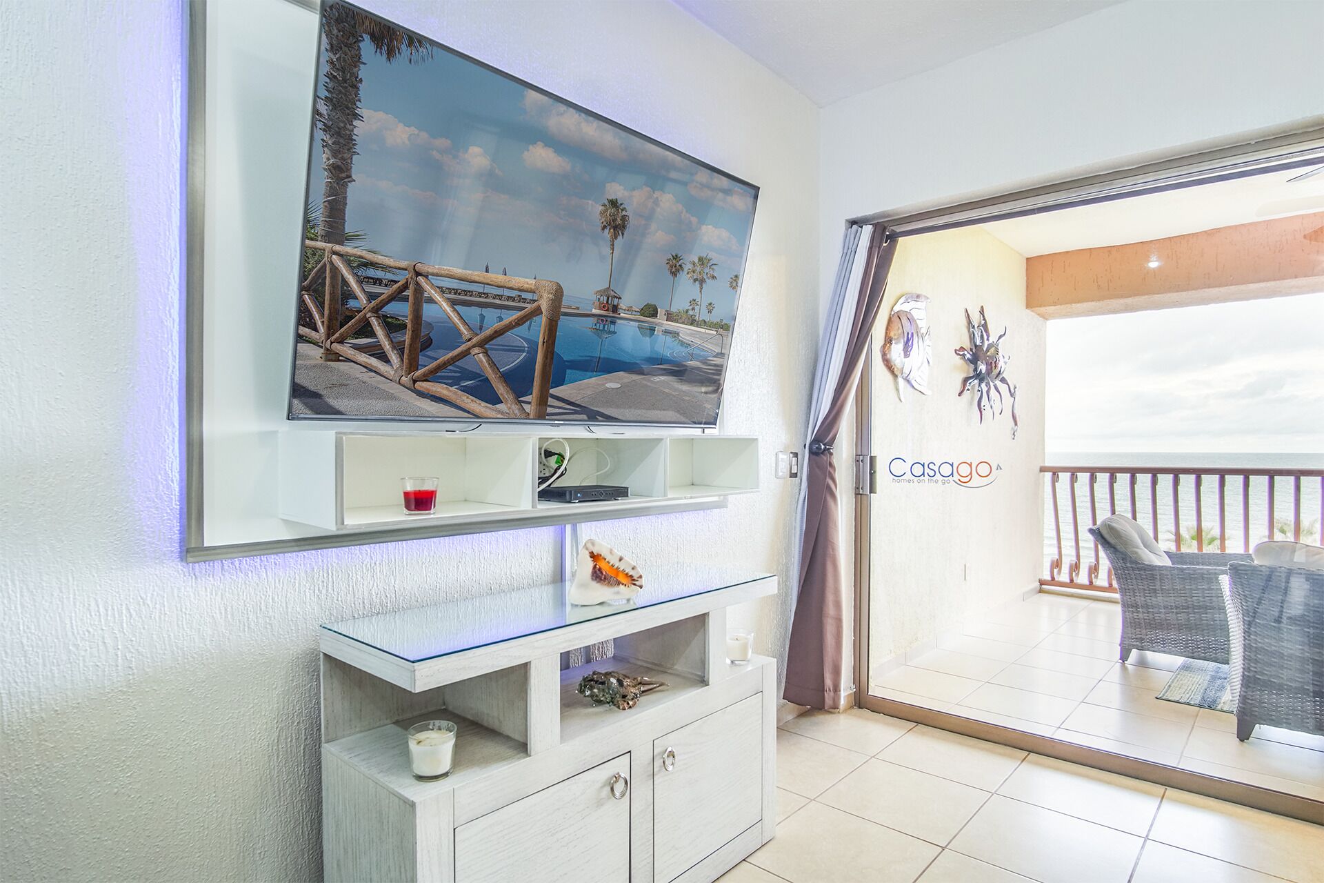 Smart TV, DVD player, books, stereo
