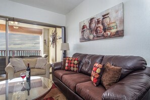 Smart TV, DVD player, books, stereo - Sonoran Sun SW 410, Wonderful Ocean Front Condo w/ Breathtaking Sunsets (Puerto Peñasco)