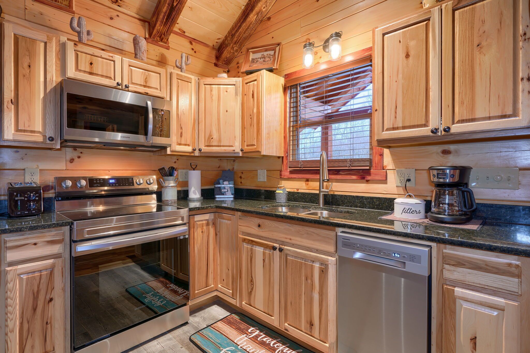 Cowboy Trail - Lovely Cabin for 2 in Hocking Hills Reviews, Deals