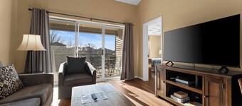 Cozy 2BR Condo with a View and Amenities!