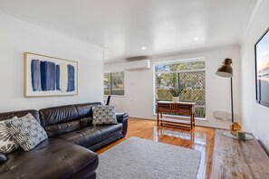 电视、桌上足球