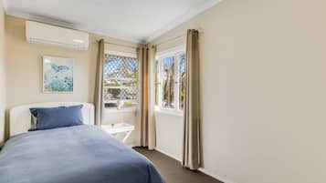 3 makuuhuonetta, silitysrauta/-lauta, ilmainen Wi-Fi, vuodevaatteet