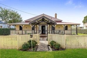 Exterior - Elegant, Stunning & Central! East Side Gem! (East Toowoomba)