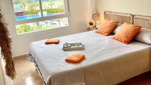 2 habitaciones, tabla de planchar con plancha y ropa de cama 
