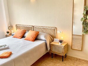 2 makuuhuonetta, silitysrauta/-lauta, vuodevaatteet