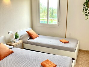 2 bedrooms, iron/ironing board, bed sheets