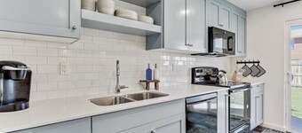 Sunset Paradise Retreat | 2 Hot Tubs | 2 Houses