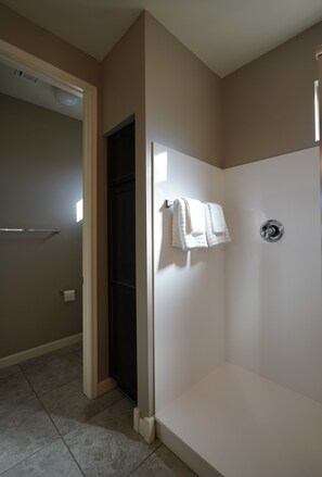 Dusche, Handtücher, Seife, Shampoo