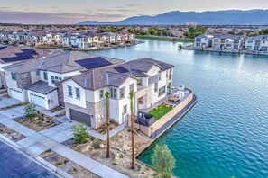 Exterior - Lakeside Haven/Game Room/Mountain Views (Indio)