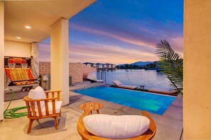 A heated pool - Lakeside Haven/Game Room/Mountain Views (Indio)
