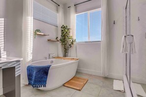 Hair dryer - Lakeside Haven/Game Room/Mountain Views (Indio)
