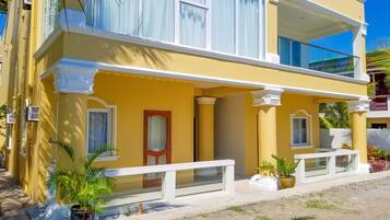 3 bedrooms, desk, blackout drapes, free WiFi