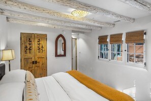 1 habitación, tabla de planchar con plancha, wifi gratis y ropa de cama 