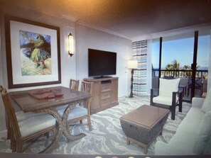 Living area - Marriott Maui Ocean Club Ocean Front Studio (Lahaina)