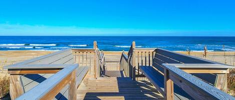 بالقرب من الشاطئ