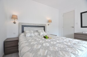 2 bedrooms, iron/ironing board, Internet