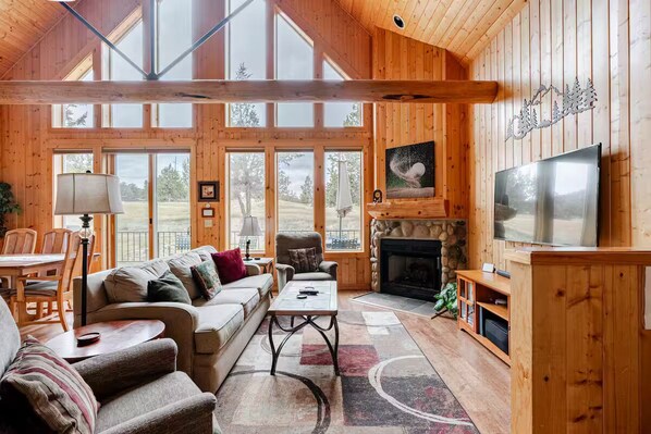 Smart TV, fireplace, DVD player, table football