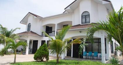 Luxuriously Finished 4-bed House in Tema Comm 25