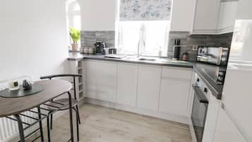 Cottage | Private kitchen | Cookware/dishes/utensils