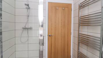 Cottage | Bathroom | Shower