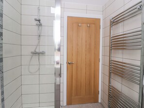 Cottage | Bathroom | Shower - Moor View (Skipton)