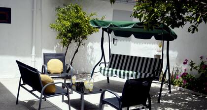 Chrismma Apartment With Private Yard, Parking