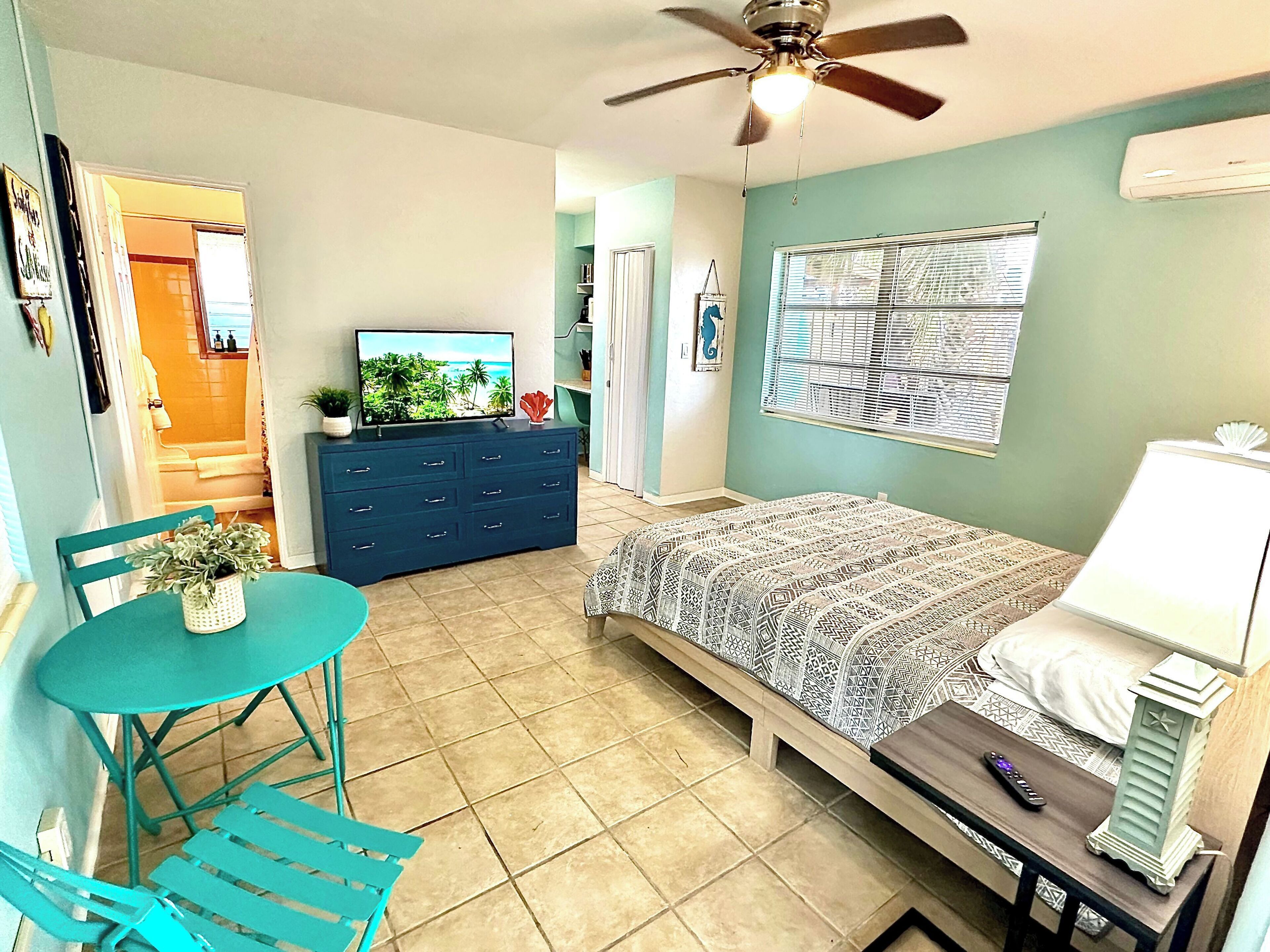 Una scrivania, ferro/asse da stiro, Wi-Fi, lenzuola