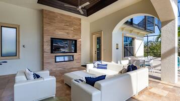 House (W001 - The Michael B) | 6 bedrooms, free WiFi