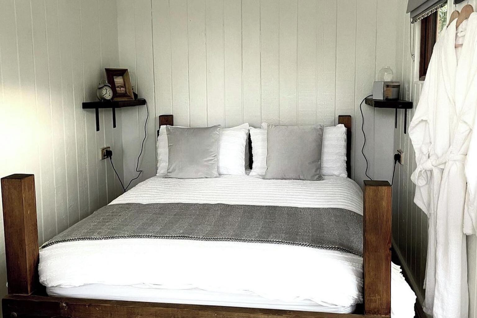 Travel crib, bed sheets
