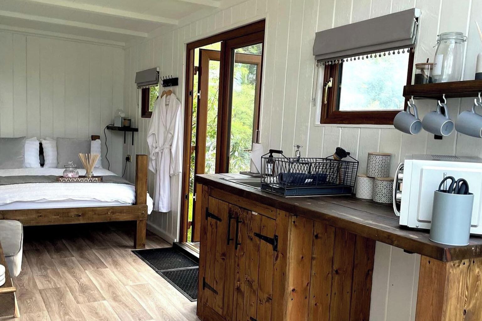 Travel cot, bed sheets