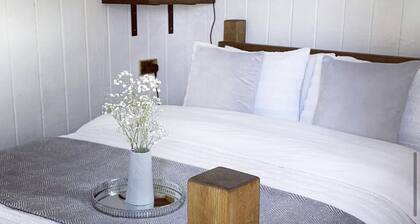 Trethowels Grey Hidden hut