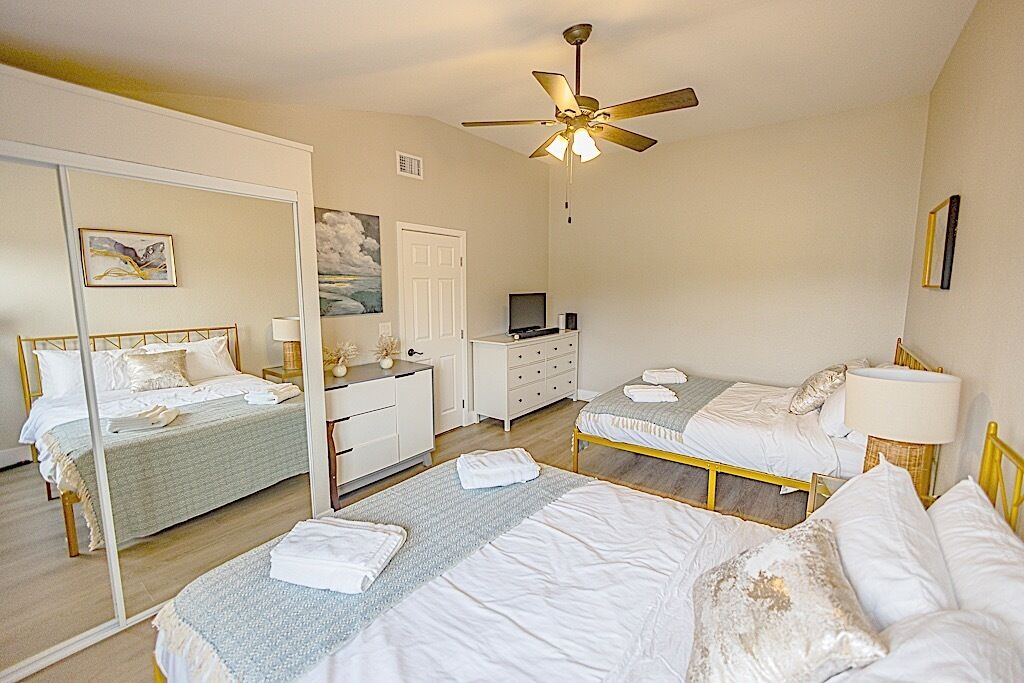 5 habitaciones, tabla de planchar con plancha, wifi y ropa de cama 