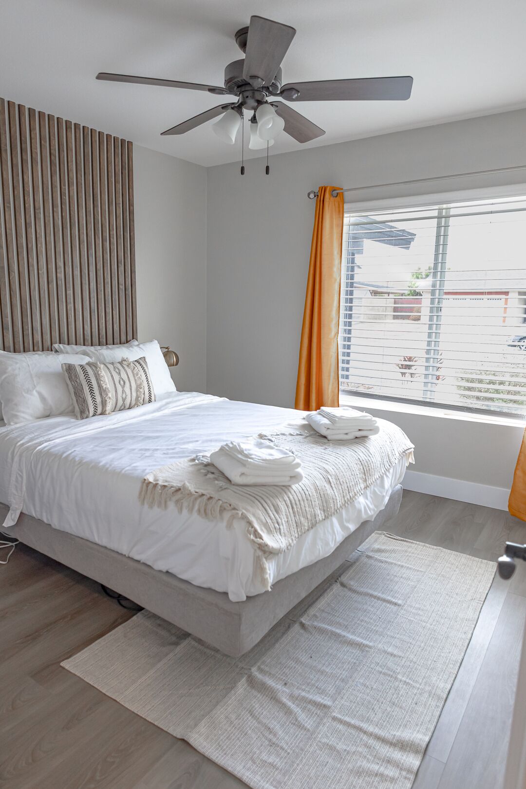5 quartos, ferros/tábuas de passar roupa, Wi-Fi, roupa de cama
