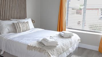 5 quartos, ferros/tábuas de passar roupa, Wi-Fi, roupa de cama