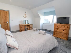 2 kamar tidur dan didekorasi berbeda-beda