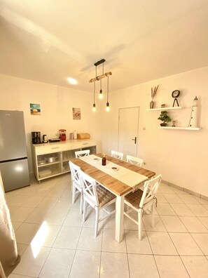 Dining - Spacious 2-Bed Apartment in Cavtat (Cavtat)