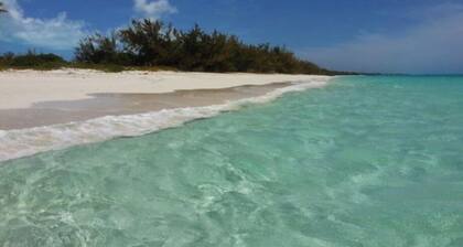 Tropical Leisure 2BR cottage with beach nearby