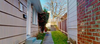 Cozy Apartment w/ Air Conditioning, Smart TV, Covered Parking