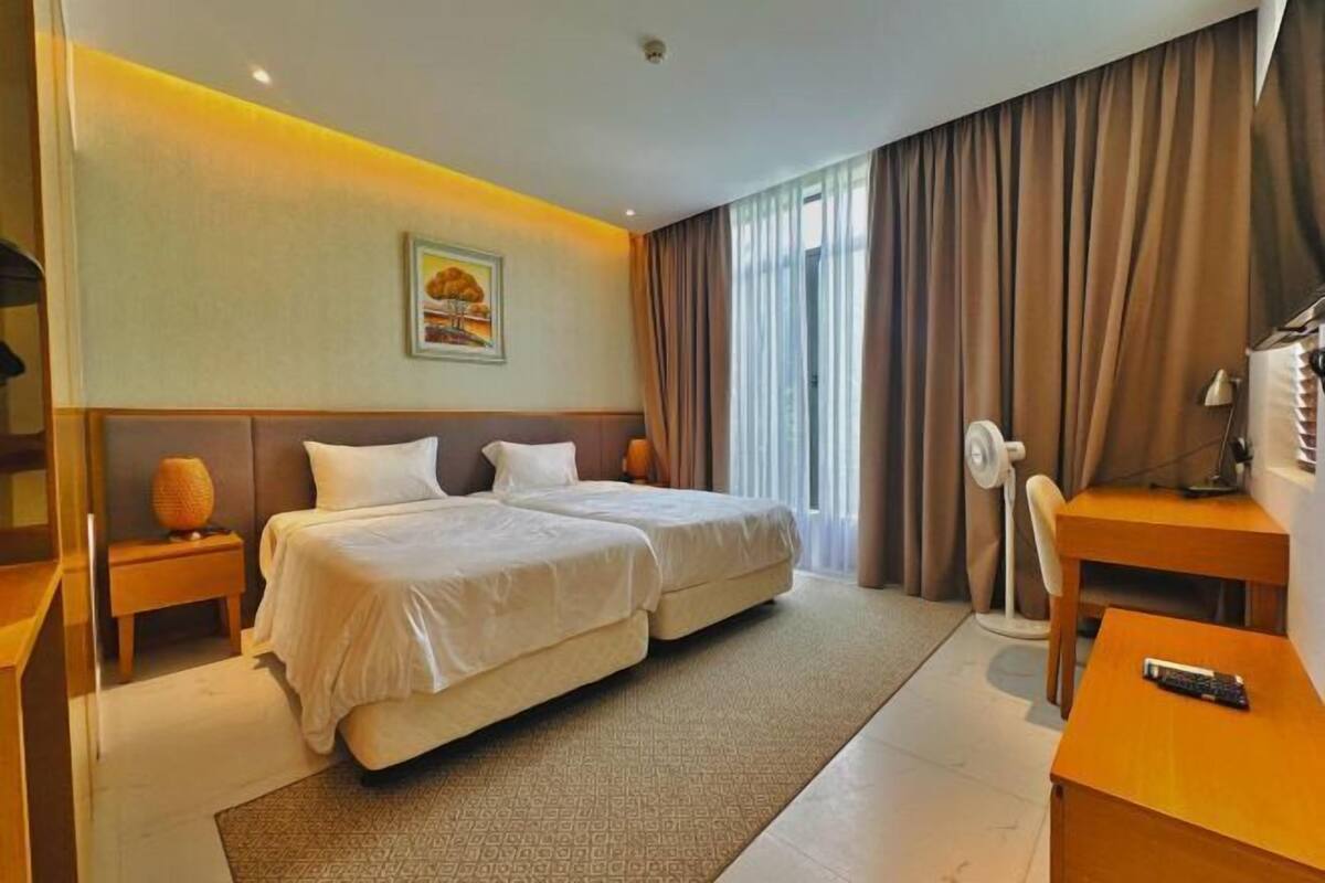 Roupas de cama premium, camas com colchões pillow-top, frigobar