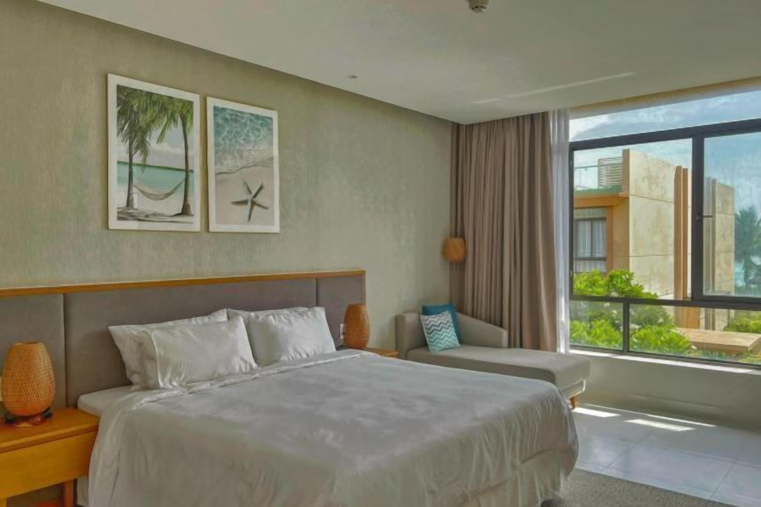 Ropa de cama de alta calidad, camas con pillow-top y minibar 