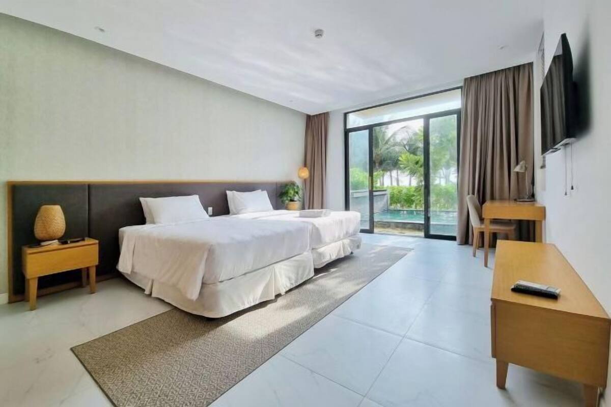 Roupas de cama premium, camas com colchões pillow-top, frigobar