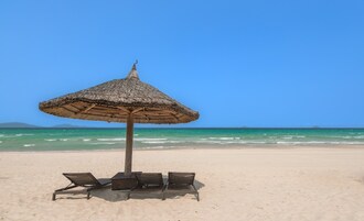 Private beach, white sand, beach bar