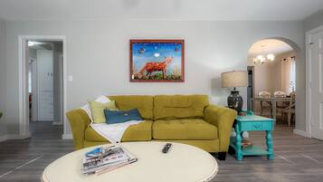 Tv, bøger, kontorer