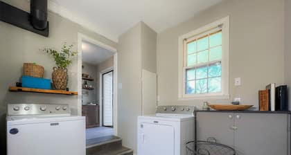 The Fox Den, Pet Friendly, Broadband WiFi, Great Location