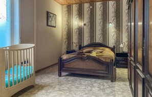 2 Schlafzimmer, Reisekinderbett, kostenloses WLAN, Bettwäsche
