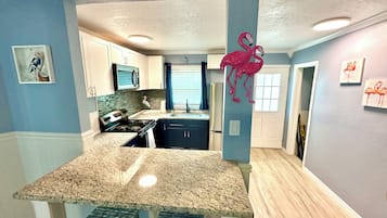 雪櫃、微波爐、焗爐、爐具