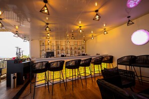 Bar en bord de piscine