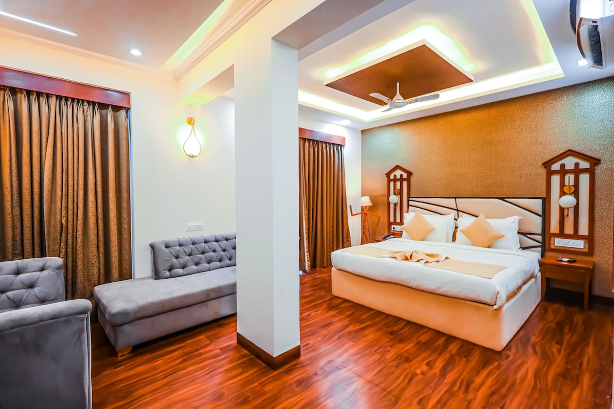 Premium bedding, minibar, desk, laptop workspace