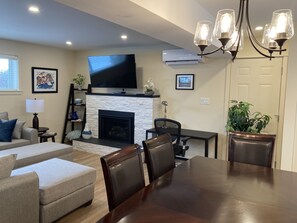 Interior - Bright poolside 2 bed, 2 bath Walkout Basement Suite (Penticton)